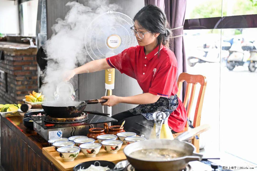 全网追的“扁担女孩”，找了一份暑假工，时薪12元 - 济南生活资讯 - 济南28生活网 jn.28life.net